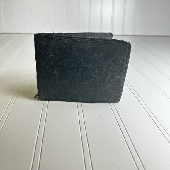 SOLD Gucci Vintage Black Bi-Fold Unisex Wallet - Picture 5 of 16